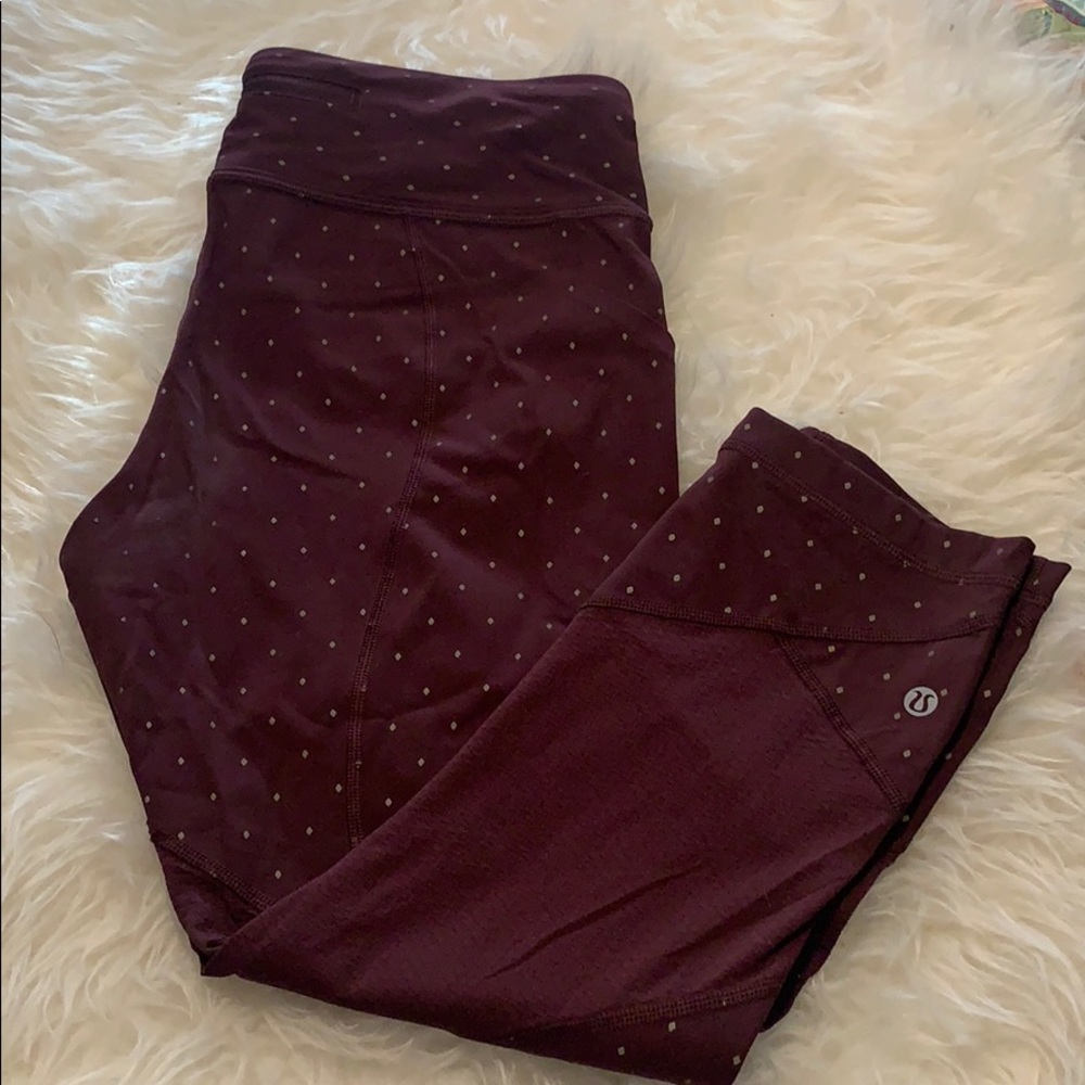 Maroon lululemon crop pants 🍋